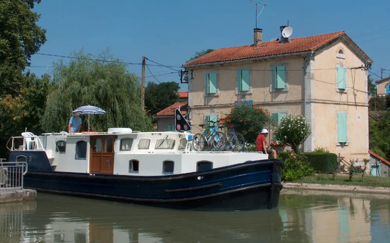 boat Les Petites Ilotes, 58190 Tannay, France
